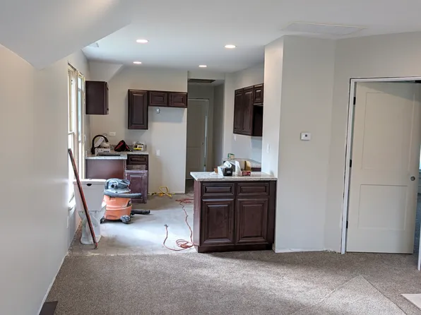 407 Grant Pl #2, Aurora, IL 60505