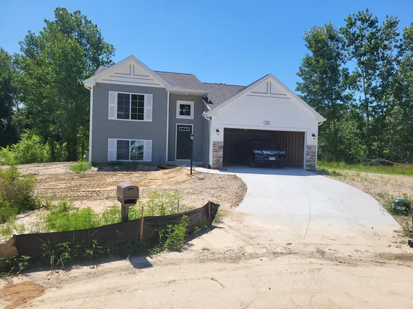 534 N Cygnet Lake Dr, Benton Harbor, MI 49022