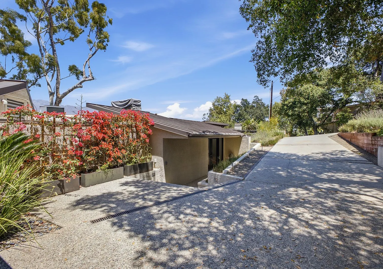 Private Pasadena Retreat with Pool, Beautiful Views & Incredible Outdoor Space — Photo 2