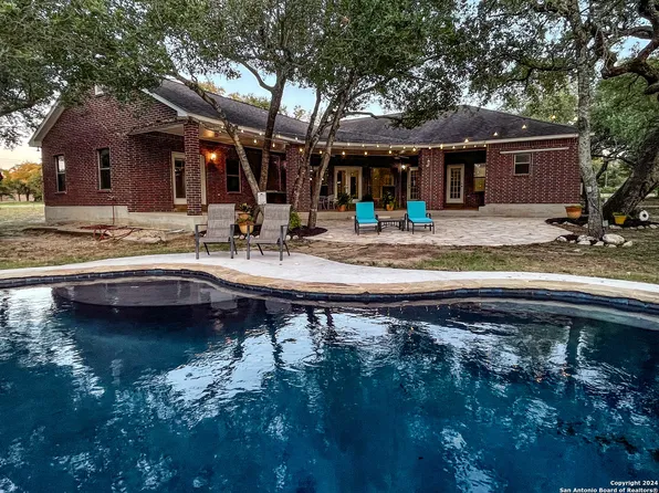 365 COUNTY ROAD 6860, Natalia, TX 78059