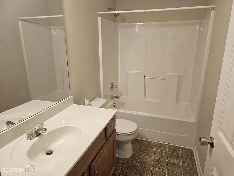 45 Manchester Ln — Photo 13