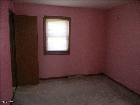 5th image of 176 Owosso Ave