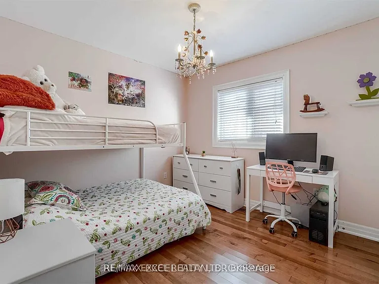 10 Pondmede Cres — Photo 15