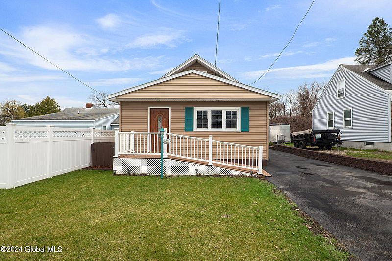 2nd image of 3016 Edgewood Avenue
