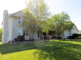 W252S5035 Cartwright Cir, Waukesha, WI 53189