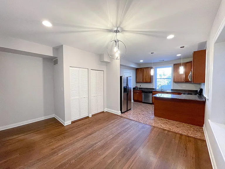 7209 N Damen Ave #2 — Photo 11