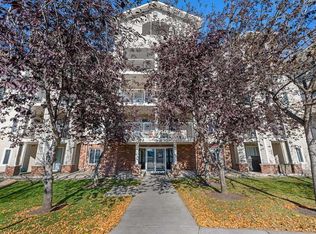 17 S Country Village Bay NE #1410, Calgary, AB T3K5Z3