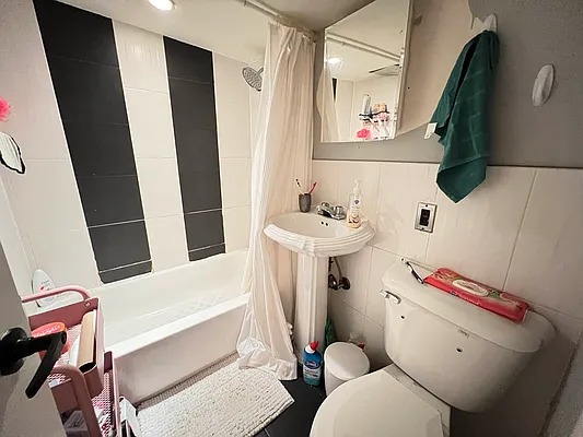 Rented by Rumah Realty Inc | media 9