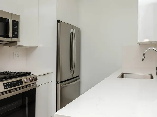 305 W 50th St, New York, NY