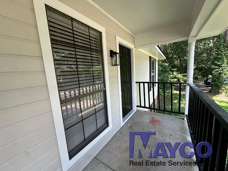 Grand Oaks Apartment Homes — Photo 18