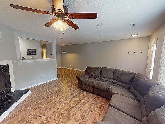 3rd image of 115 Briarwood Pl