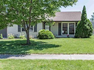 926 Applewood Rd, Fort Wayne, IN 46825