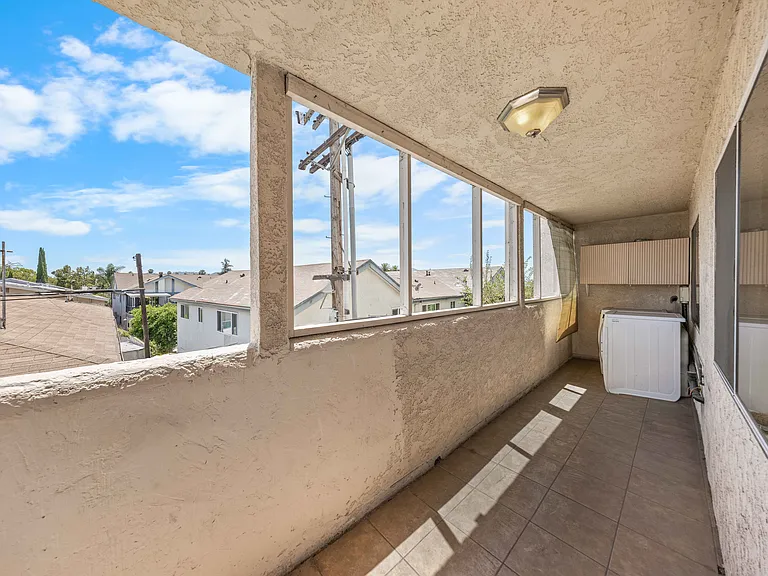 570 W Stocker St #216 — Photo 20