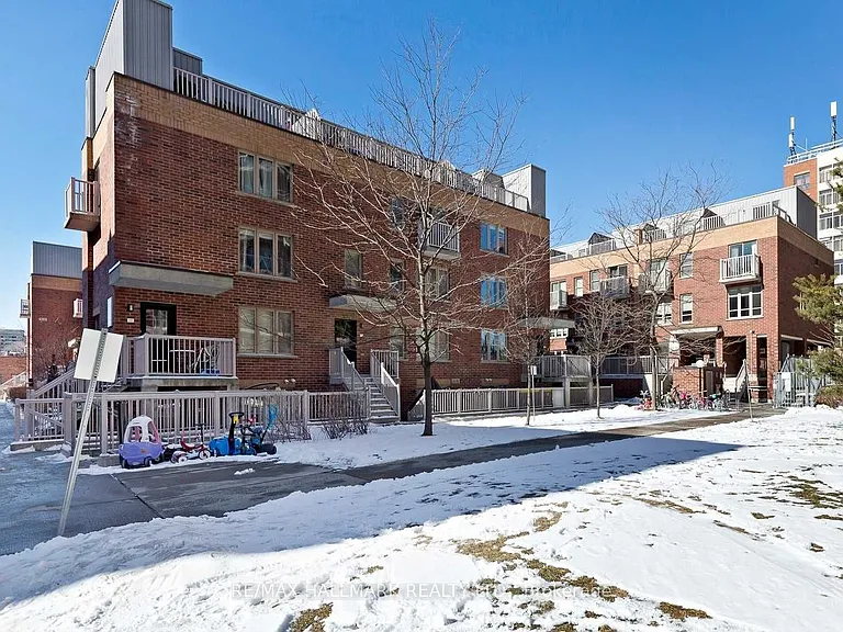 11 Ruttan St #122 — Photo 18