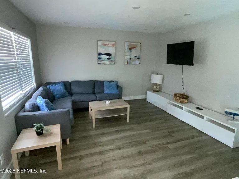 318 Arricola Ave #101 — Photo 12
