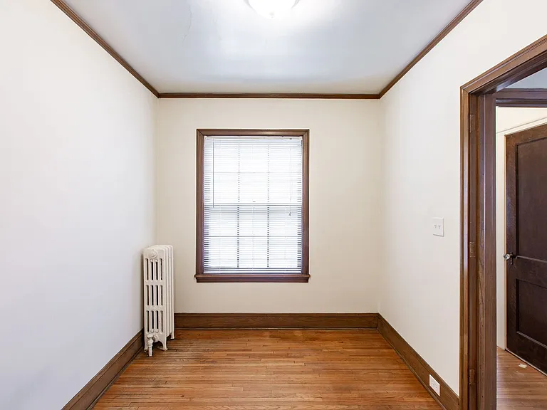 2434 Dupont Ave S — Photo 14
