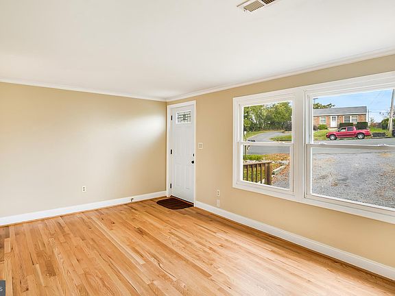 3rd image of 119 Green Park Ct