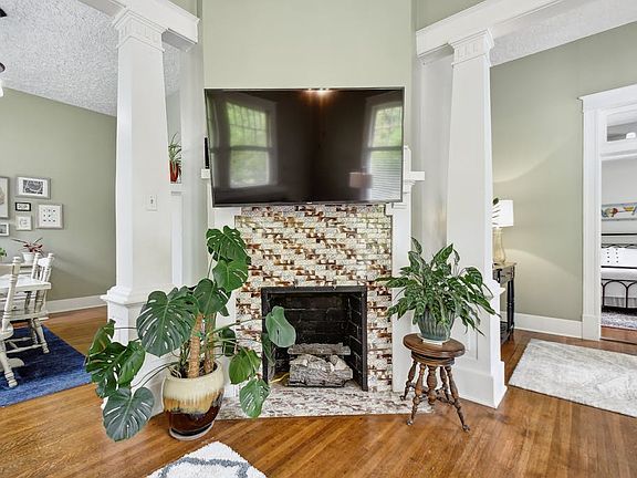 3rd image of 293 Post Ave #1