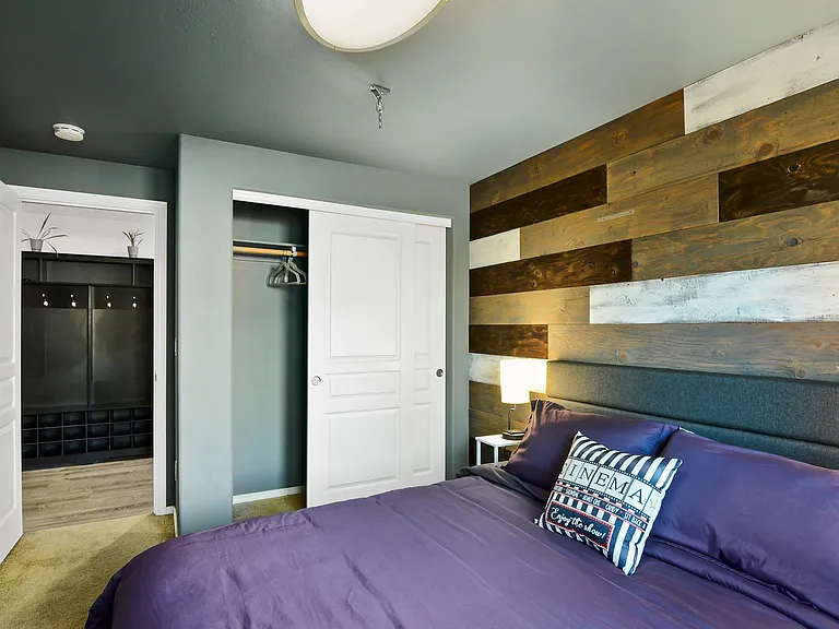 1862 W 25th Ct — Photo 11