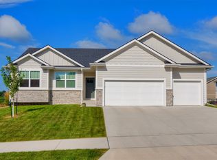 280 NE 61st St, Pleasant Hill, IA 50327