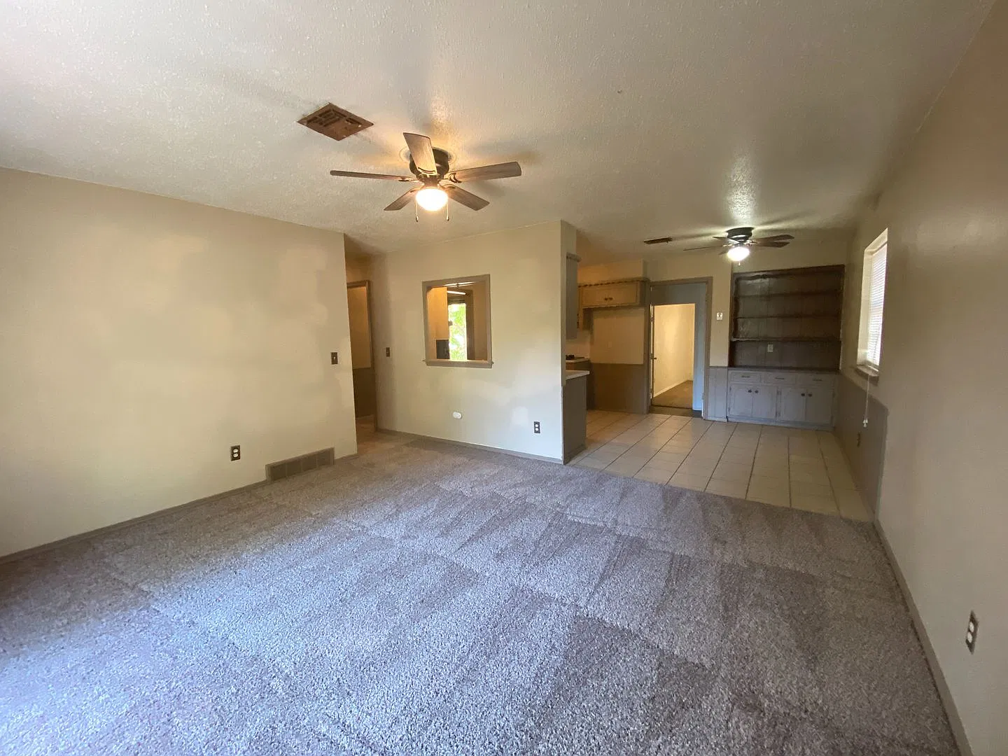 Large 3 Bedroom 1.5 Bathrooms Garage Conversion Is 2 Bonus Rooms In Mwc * Available Now (Post & R... — Photo 2