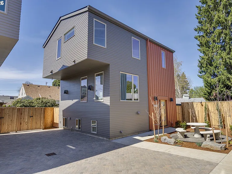 5353 SE Stark St — Photo 4