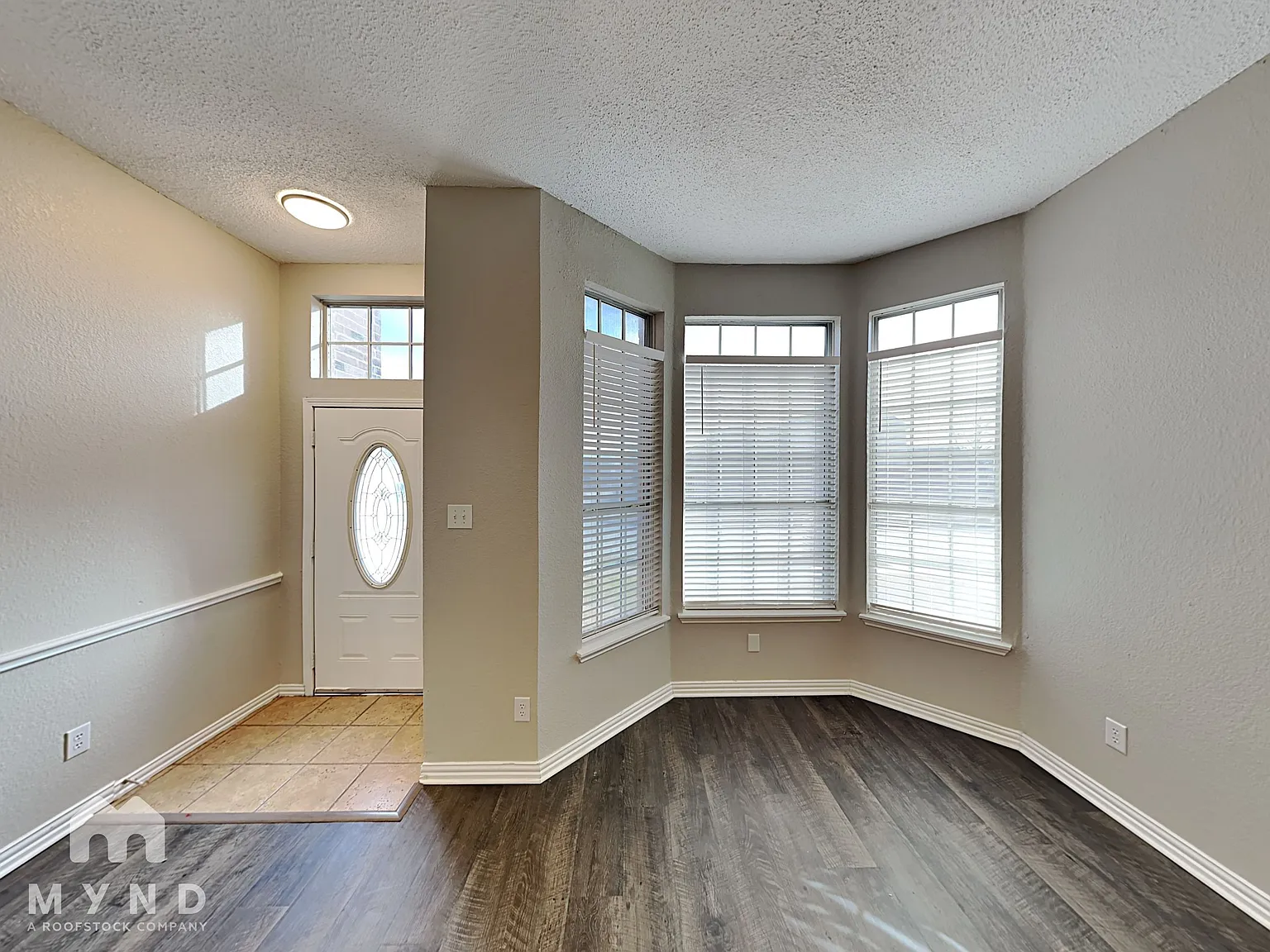 3 bed, 2.5 bath, 1645 sqft, $2,295 — Photo 2