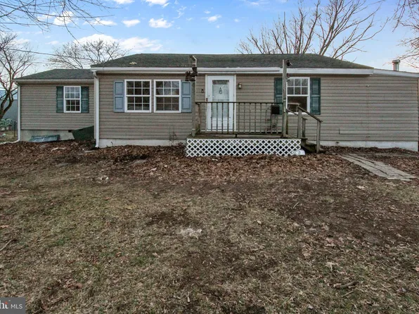 3296 Williamson Rd, Greencastle, PA 17225