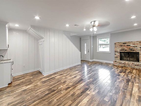 5th image of 240 Lake Crescent Cir #0
