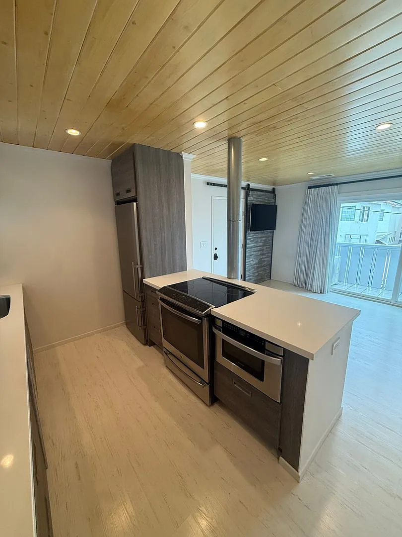 Custom Condo in Coronado — Photo 2