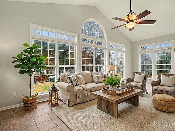 2nd image of 2505 Wyatt Ln