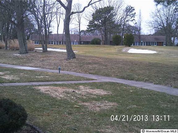 3rd image of 904 Dumbarton Drive #A