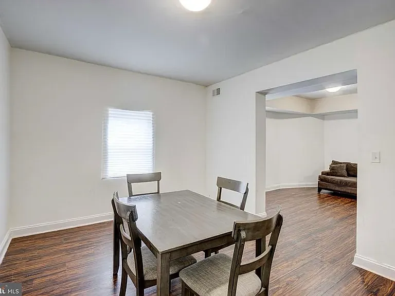 2 bed, 800 sqft, $1,400 — Photo 3
