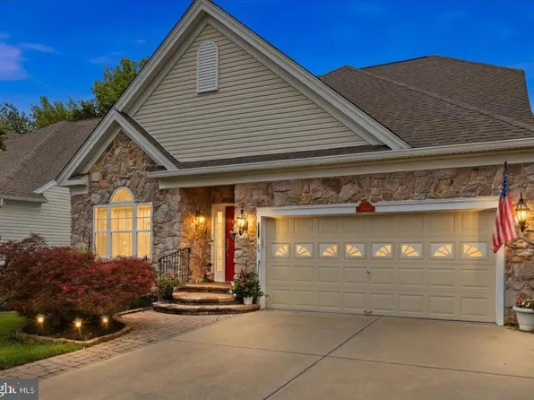 24 Lowell Dr, Marlton, NJ 08053
