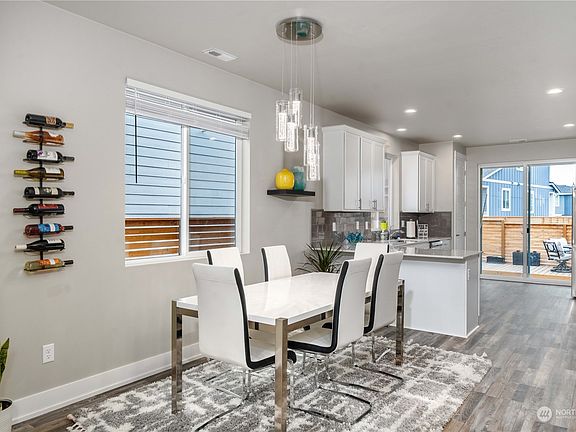 5th image of 19017 Eagle Ridge Drive E