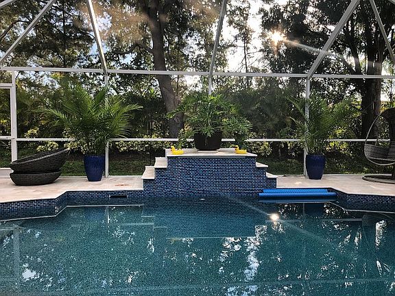 Poolside - Lanai