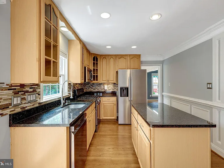 8995 Parliament Dr — Photo 14