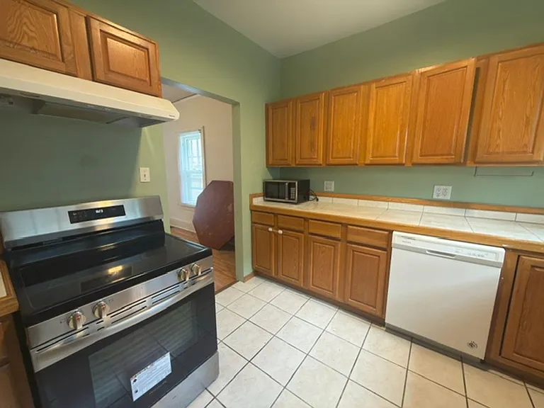 1004 S Busey Ave — Photo 5