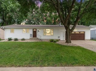 921 S Gardner Dr, Sioux Falls, SD 57103