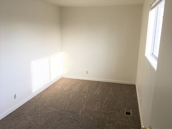 4th image of 185 E Townhouse Ct