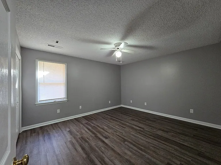 2230 Tudor St — Photo 12