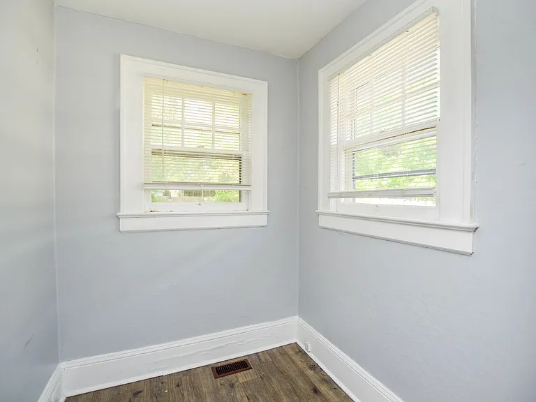 705 E Lexington Ave — Photo 7