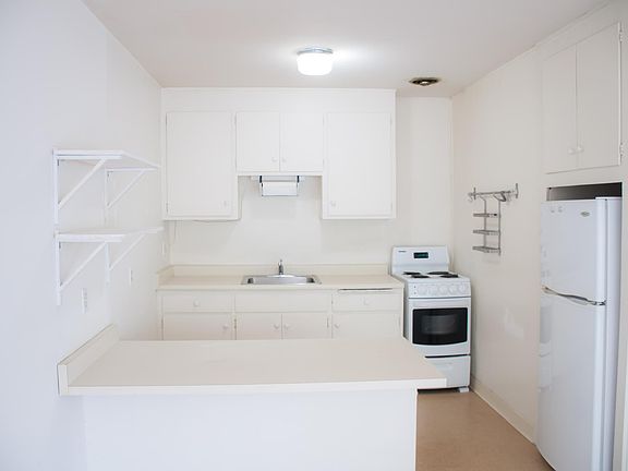 2nd image of 330 Taraval St