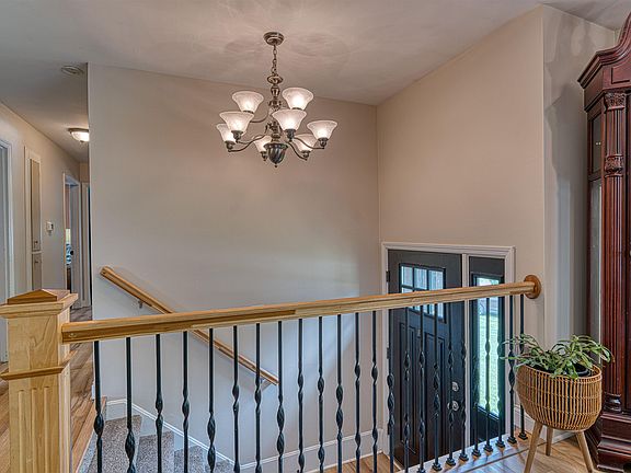 4th image of 713 Carole Pl