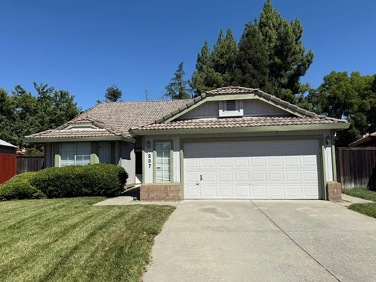 237 Sunridge Way — Photo 4