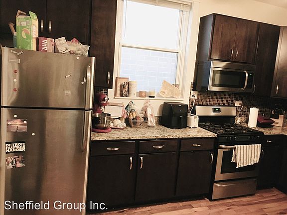 4th image of 2118 W Belmont Ave #2