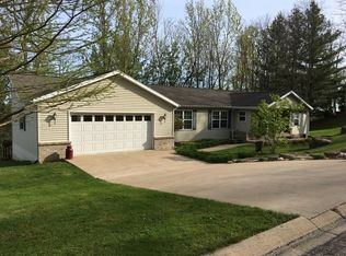 139 E Poplar Dr, Elizabeth, IL 61028