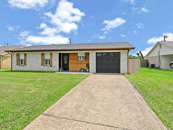2408 Morris Dr, Corsicana, TX 75110