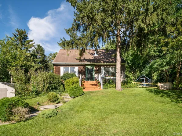 19 Washington Avenue E, Hampton Bays, NY 11946