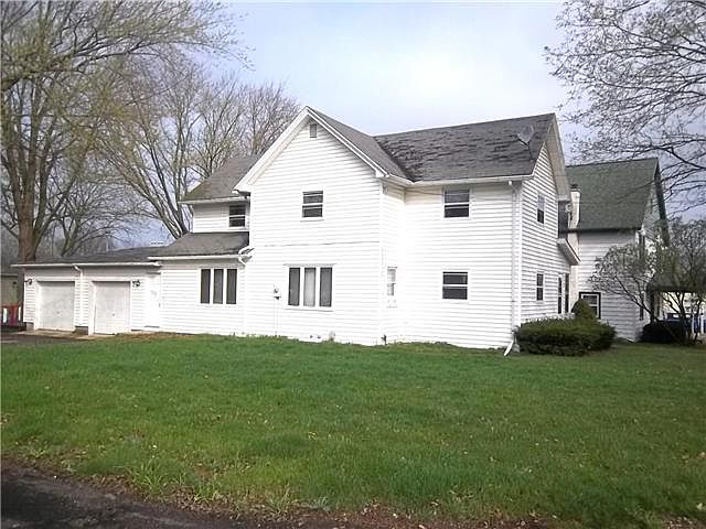2nd image of 854 Farnham St